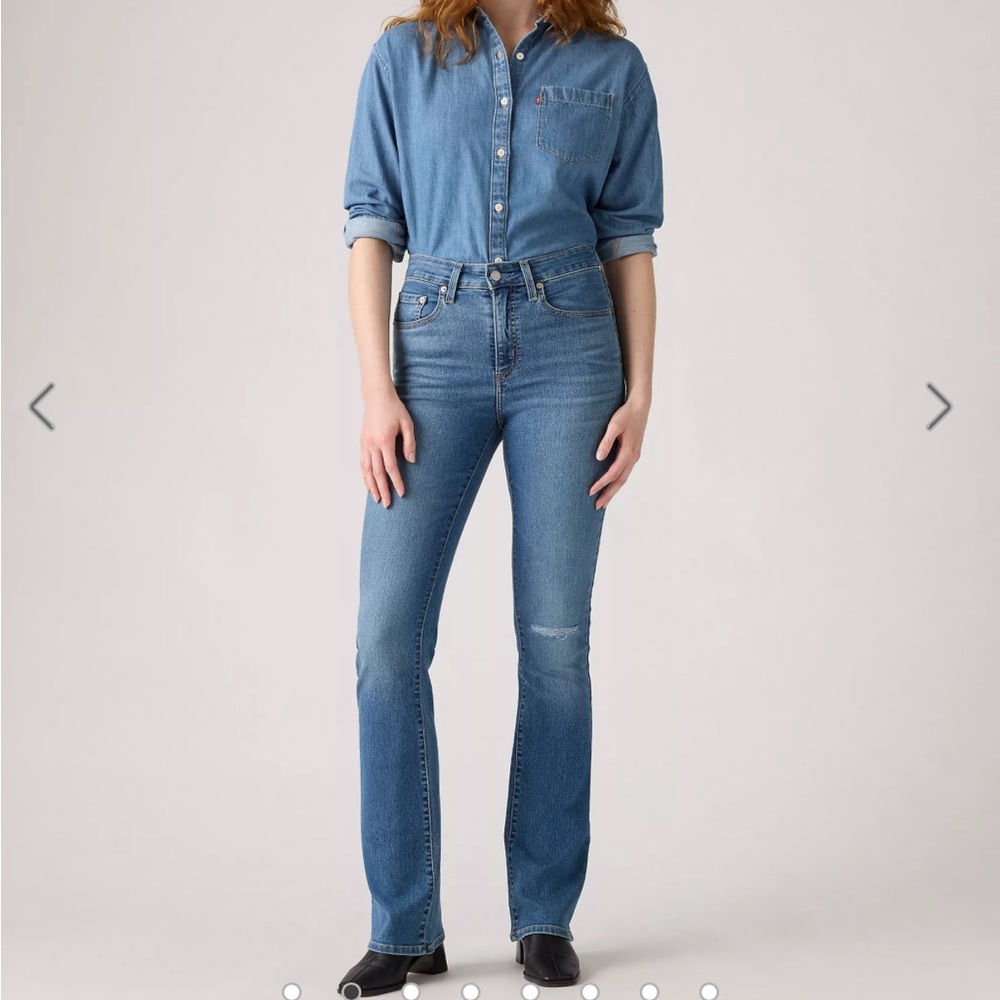 Levi's Women's Flare Jeans in Classic Blue